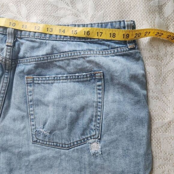 R19  GAP Sexy Boyfriend distressed ripped short shorts - Picture 5 of 7